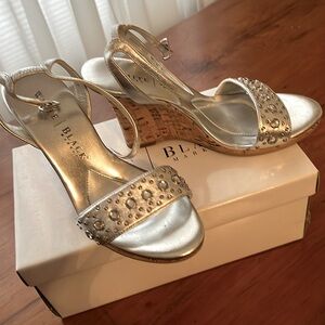 NWT WHITE HOUSE BLACK MARKET SILVER SANDALS W/CORK SOLES